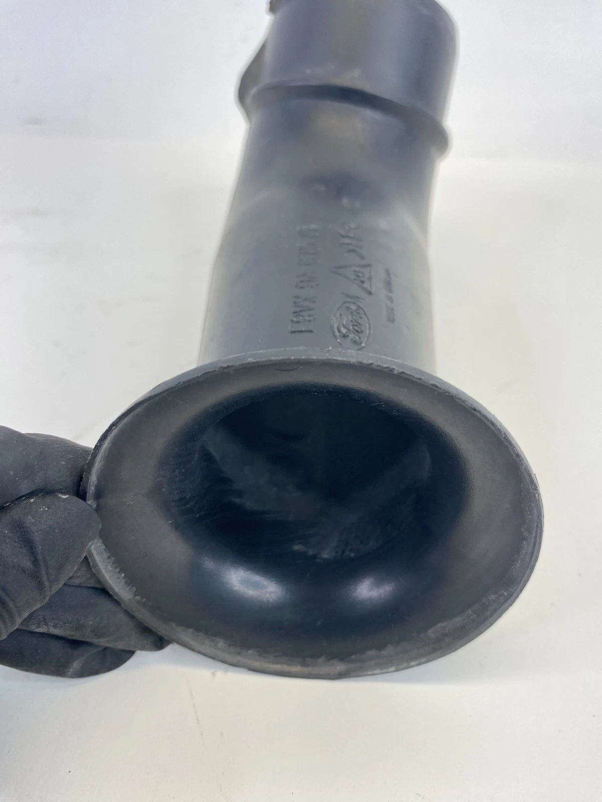 2000-2002 LINCOLN TOWN CAR 4.6L AIR INTAKE CLEANER HOSE DUCT OEM F8VX-9A675-AB