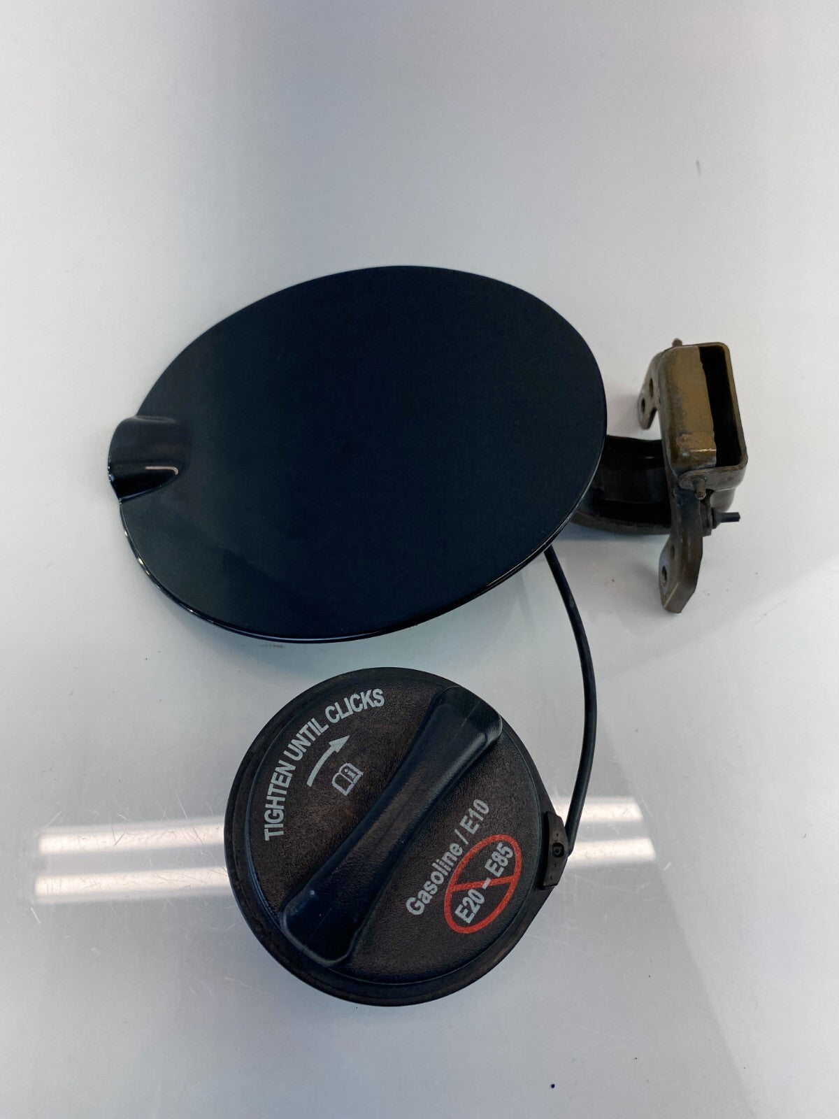 08 09 10 11 Ford Focus Fuel Filler Door Gas Lid Cover W/ Tank Cap UA Ebony OEM