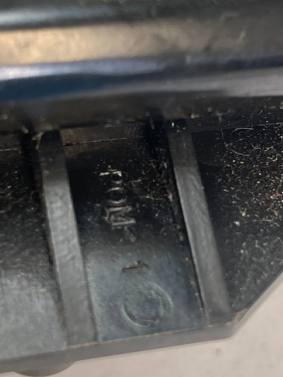 2006-2014 KIA SEDONA FRONT LEFT DRIVER SIDE SEAT BELT HEIGHT ADJUSTER OEM