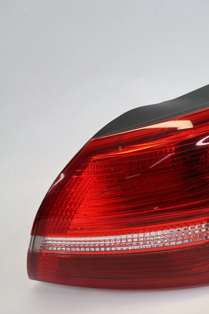 15-18 FORD FOCUS SEDAN REAR RIGHT OUTER TAILLIGHT TAIL LAMP UNIT F1EB13404F OEM