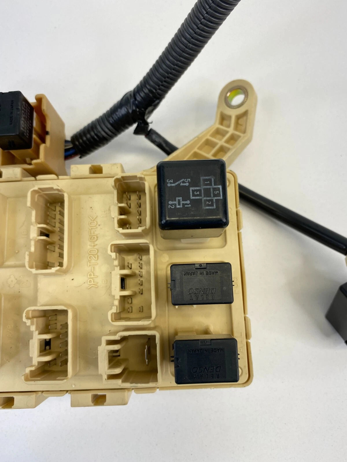 2001-2003 LEXUS RX300 FUSE BOX RELAY JUNCTION BLOCK INNER CABIN DASH MOUNTED OEM