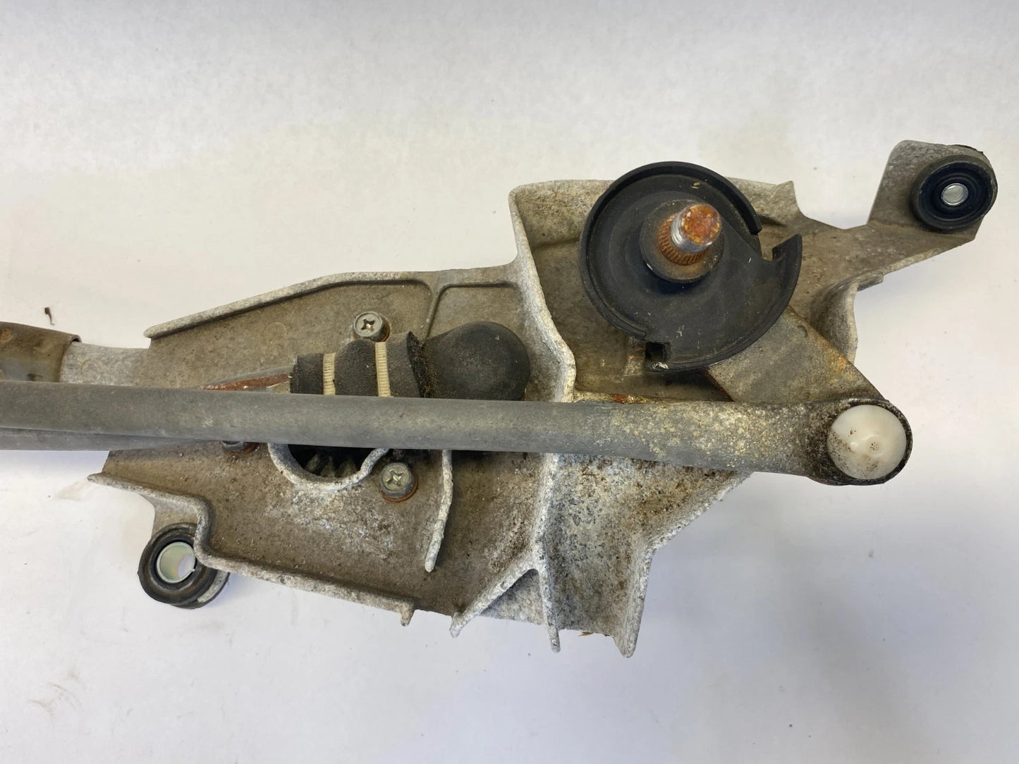 2007-2013 MITSUBISHI OUTLANDER FRONT WINDSHIELD WIPER MOTOR W/ LINKAGE OEM