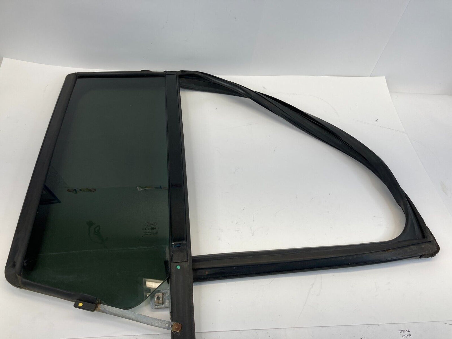 2009-2019 Ford Flex Rear Right Back Door Seal Vent Window Glass OEM