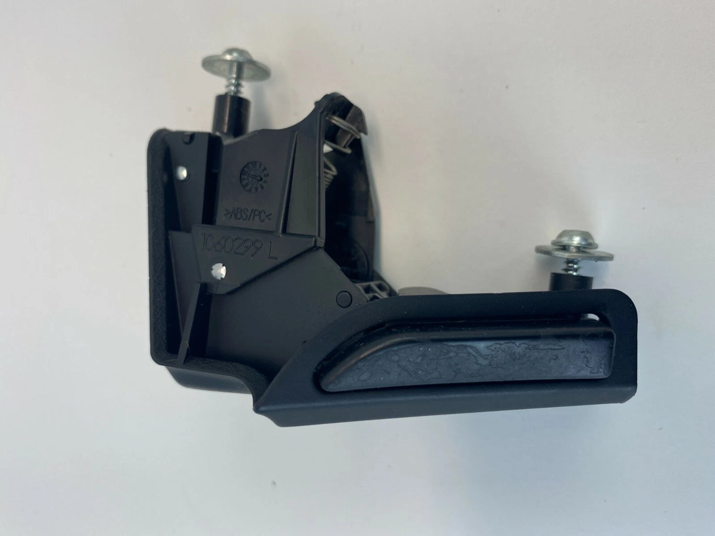 04 05 BMW 545I 04-07 525I CENTER CONSOLE ARMREST ARM REST LOCK BUTTON 7060035