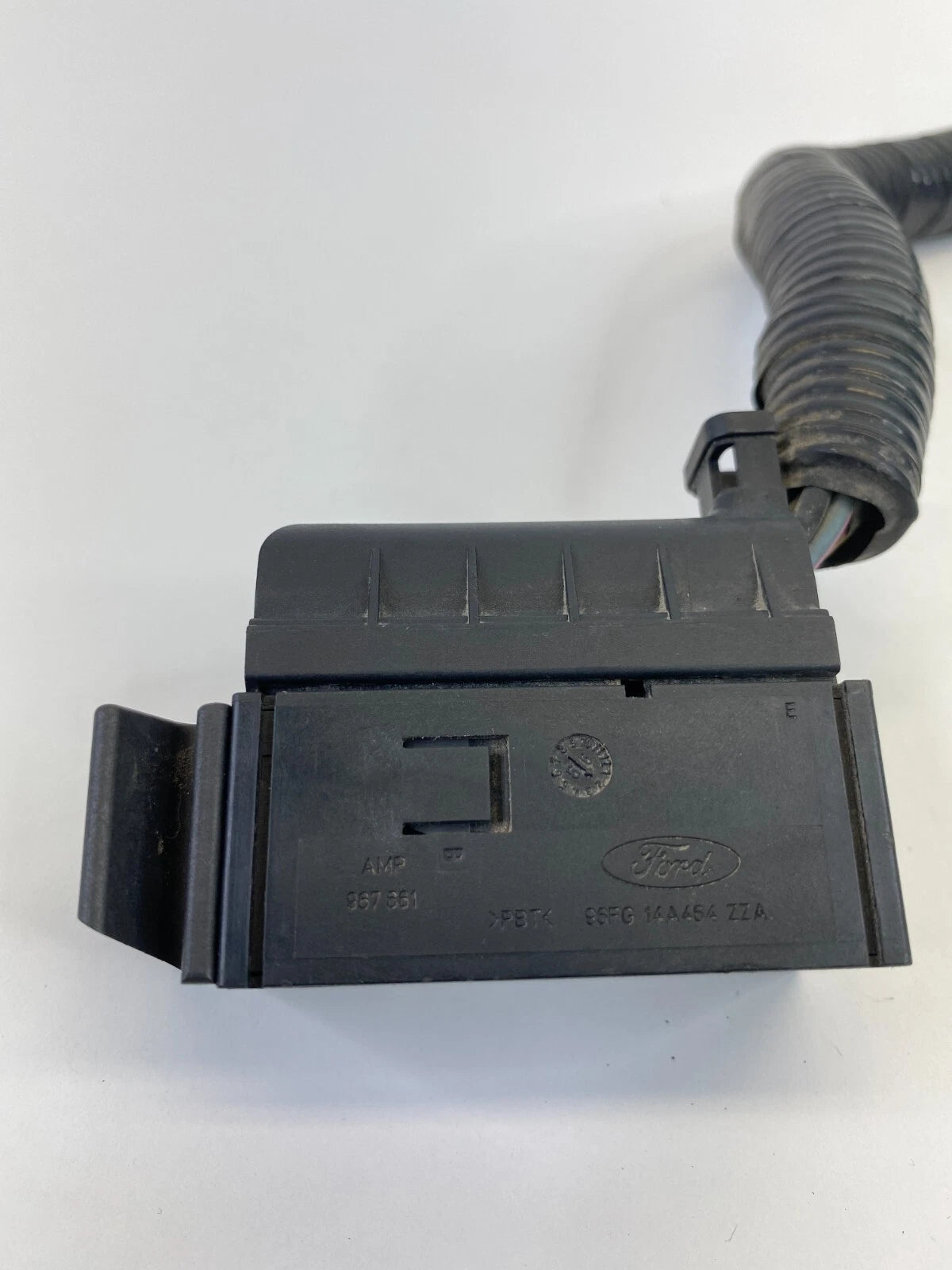 98-00 LINCOLN TOWN CAR 4.6L V8 ABS PUMP ANTI LOCK BRAKE CONNECTOR PLUG OEM