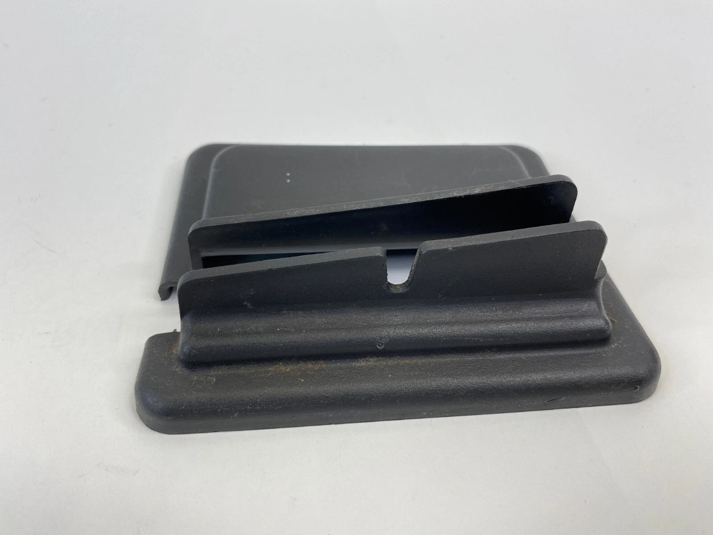 1999-2004 FORD MUSTANG FRONT LEFT SEATTRACK BOLT COVER TRIM XR33-63618C82-BB