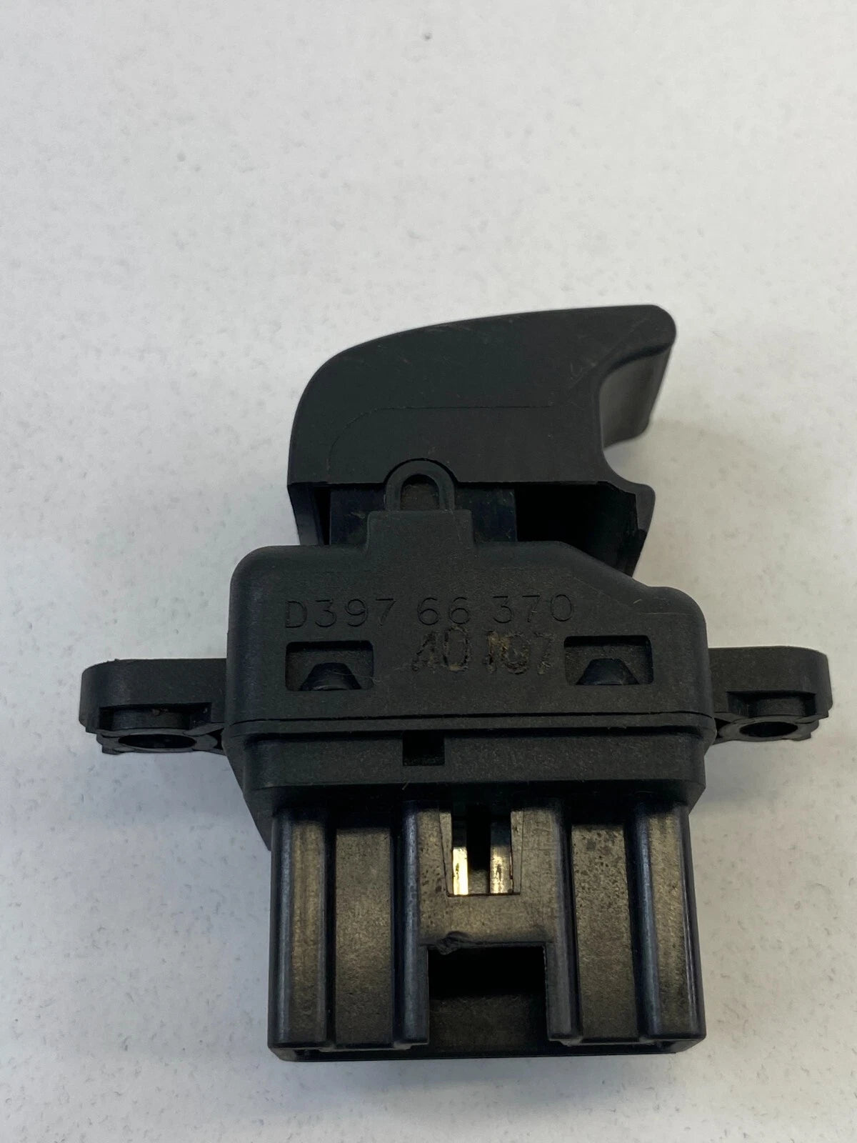 2004-2009 MAZDA 3 MAZDA3 REAR RIGHT SIDE DOOR WINDOW CONTROL SWITCH D397-66-370