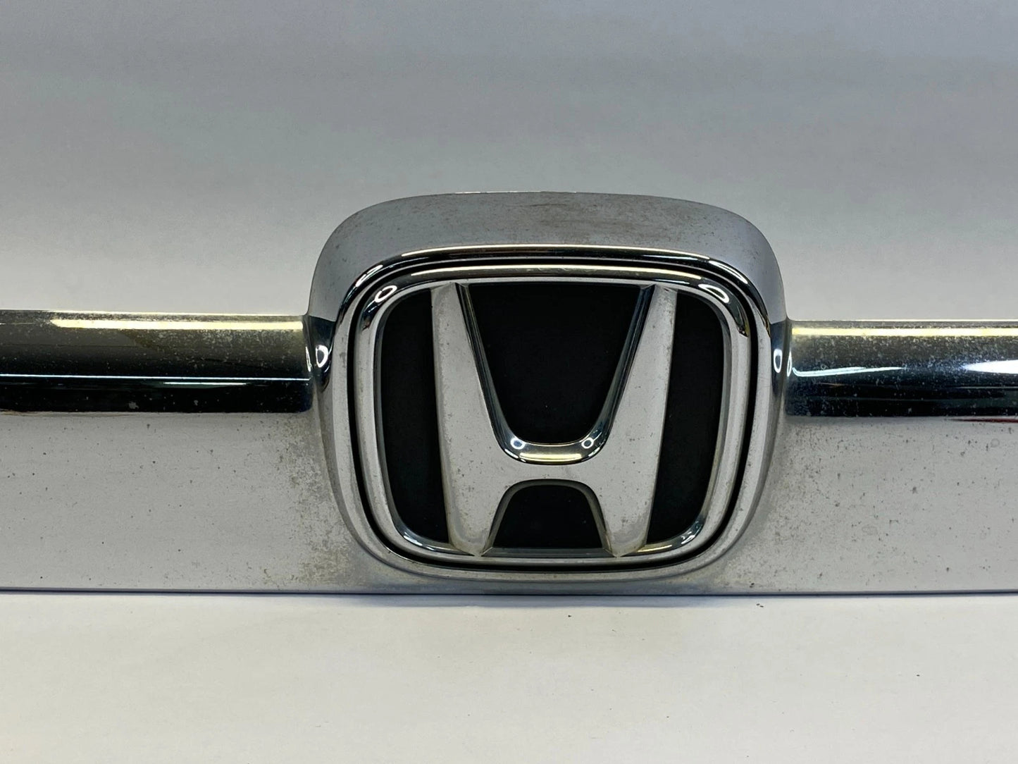 2007-2011 HONDA CR-V CRV REAR TRUNK TAILGATE LID GARNISH MOLDING 74890-SXSA-A010