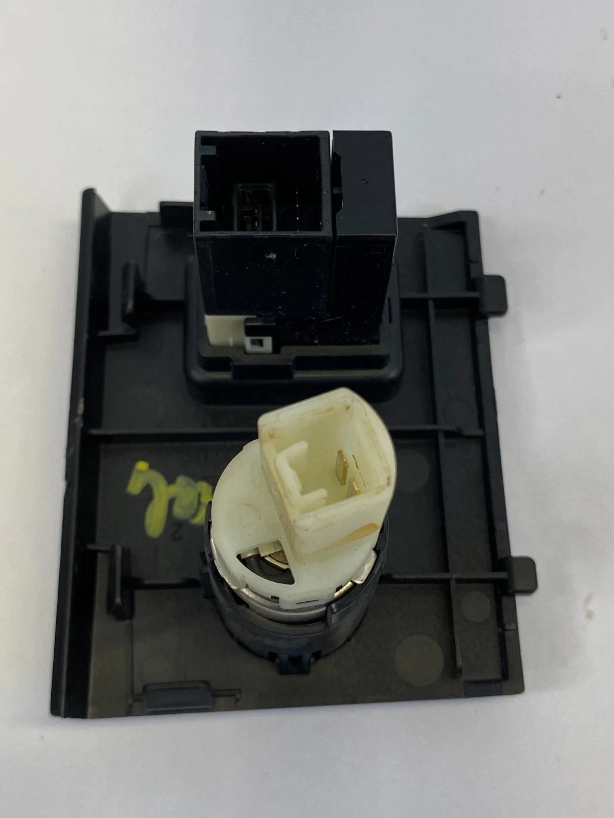 2012-2015 TOYOTA PRIUS CENTER CONSOLE PANEL POWER OUTLET JACK AUX 58819-47010
