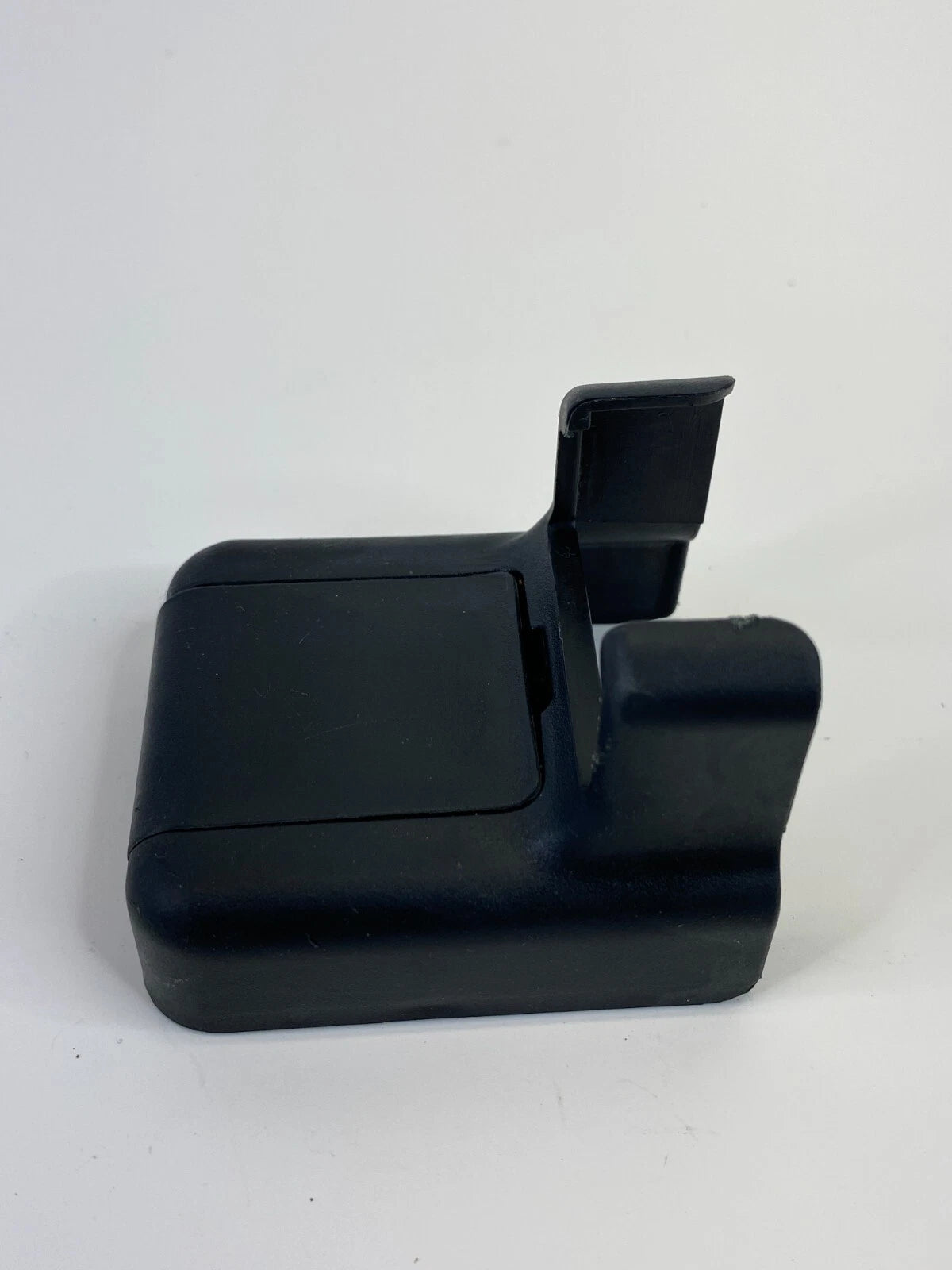 2011-2014 HYUNDAI SONATA FRONT RIGHT SEAT TRACK FLOOR BOLT COVER TRIM END CAP