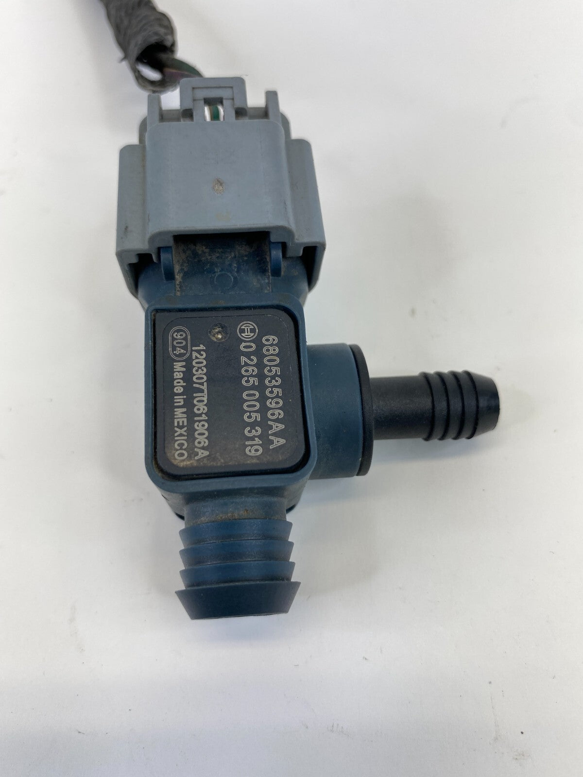 2011 2012 2013 Chrysler Town & Country Brake Booster Check Valve 68053596AA OEM