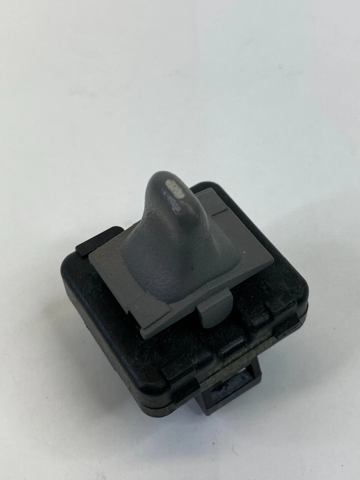 2001-2005 PONTIAC GRAND AM FRONT RIGHT SIDE DOOR POWER WINDOW SWITCH 22624809