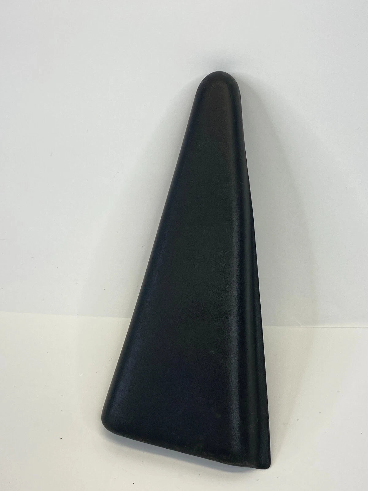 01-10 CHRYSLER PT CRUISER REAR RIGHT INNER DOOR WINDOW CORNER COVER 0SA66TRMAC