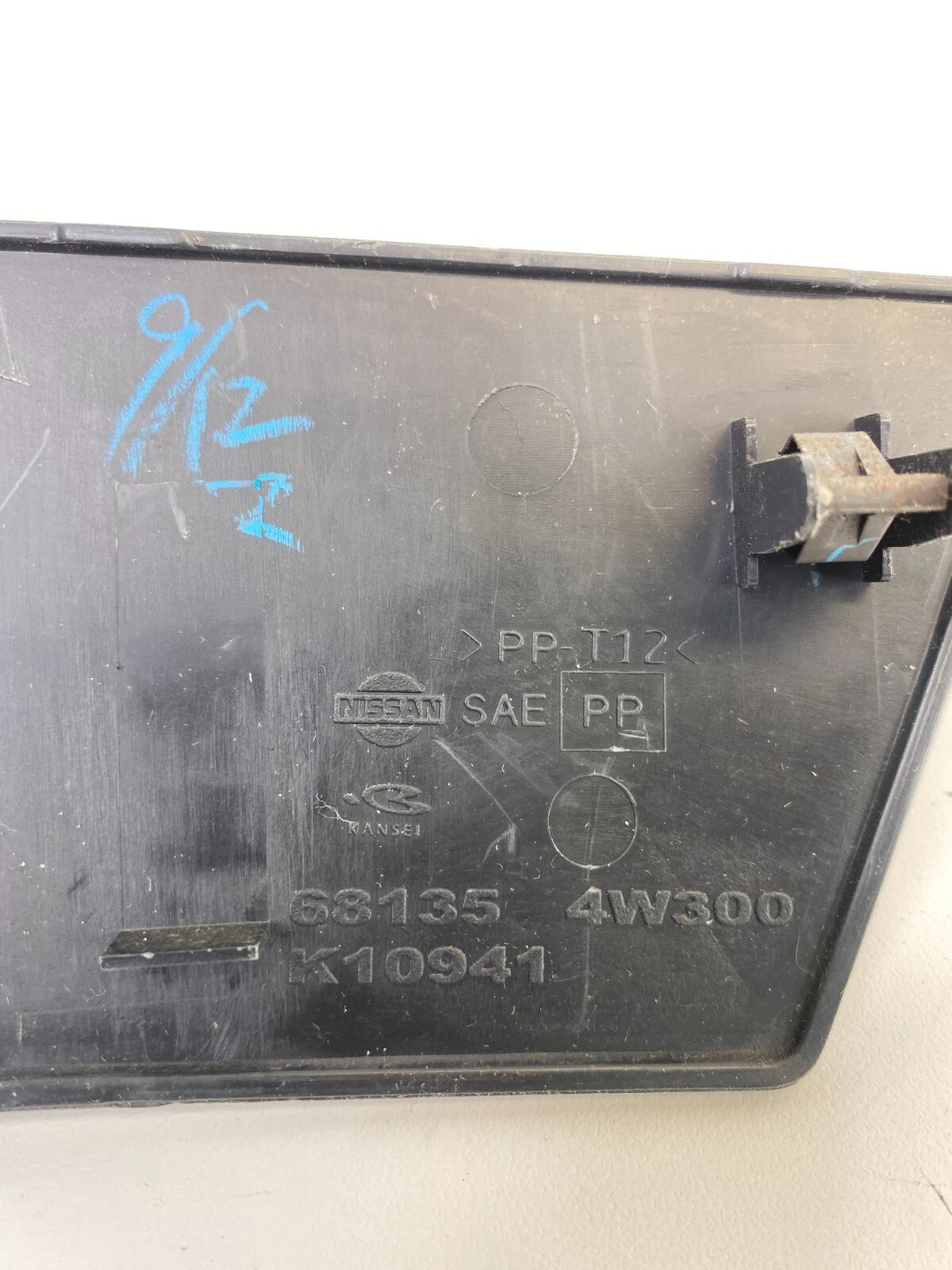 2001-2004 NISSAN PATHFINDER DASH SIDE PANEL BRACKET TRIM PANEL 68135-4W300 OEM