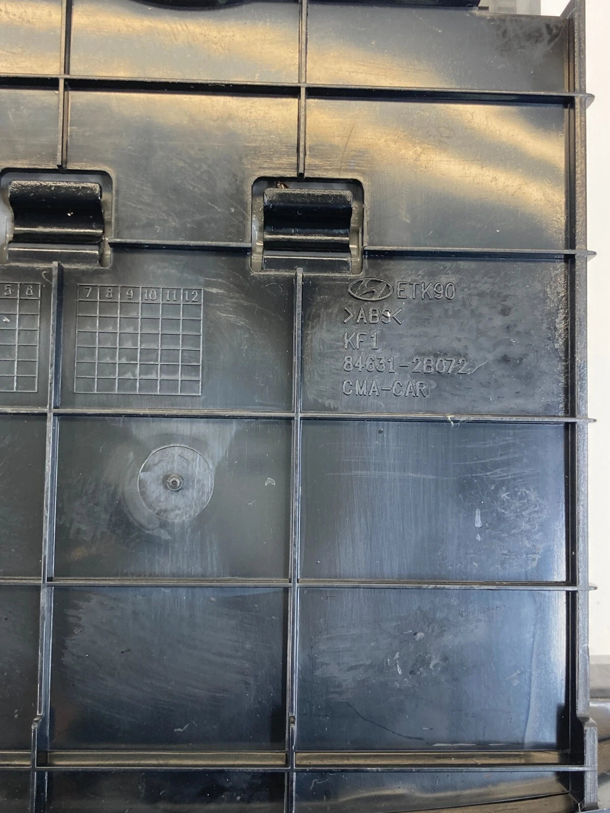 07-09 HYUNDAI SANTA FE REAR CENTER CONSOLE STORAGE BIN BOX INSERT 84631-2B072