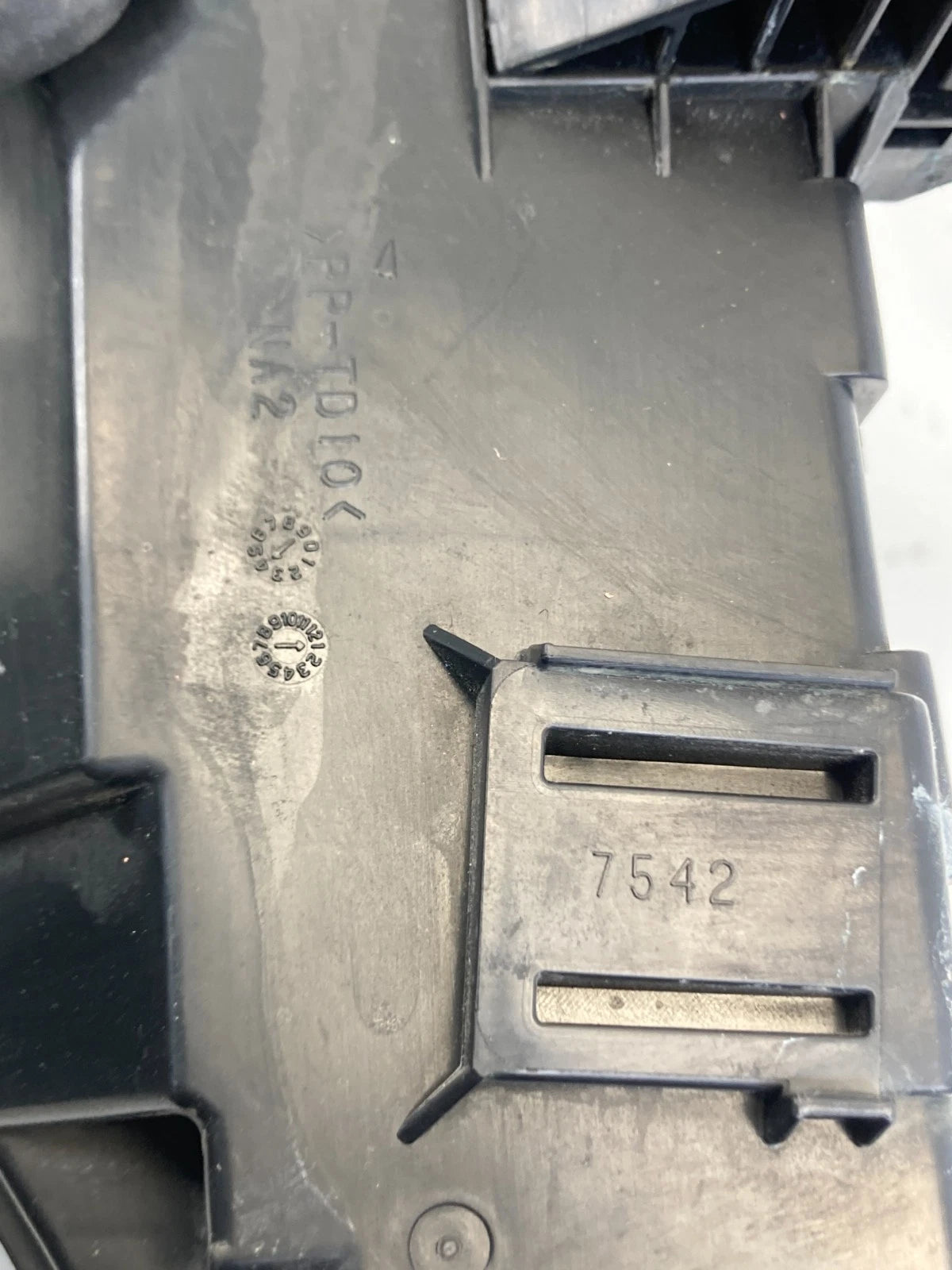 2013-2016 Nissan Pathfinder Engine Small Fuse Relay Box Compartment OEM