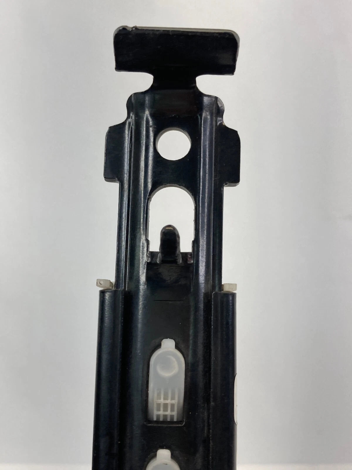 2008-2010 CHRYSLER TOWN & COUNTRY FRONT RIGHT SIDE SEAT BELT ADJUSTER HEIGHT OEM