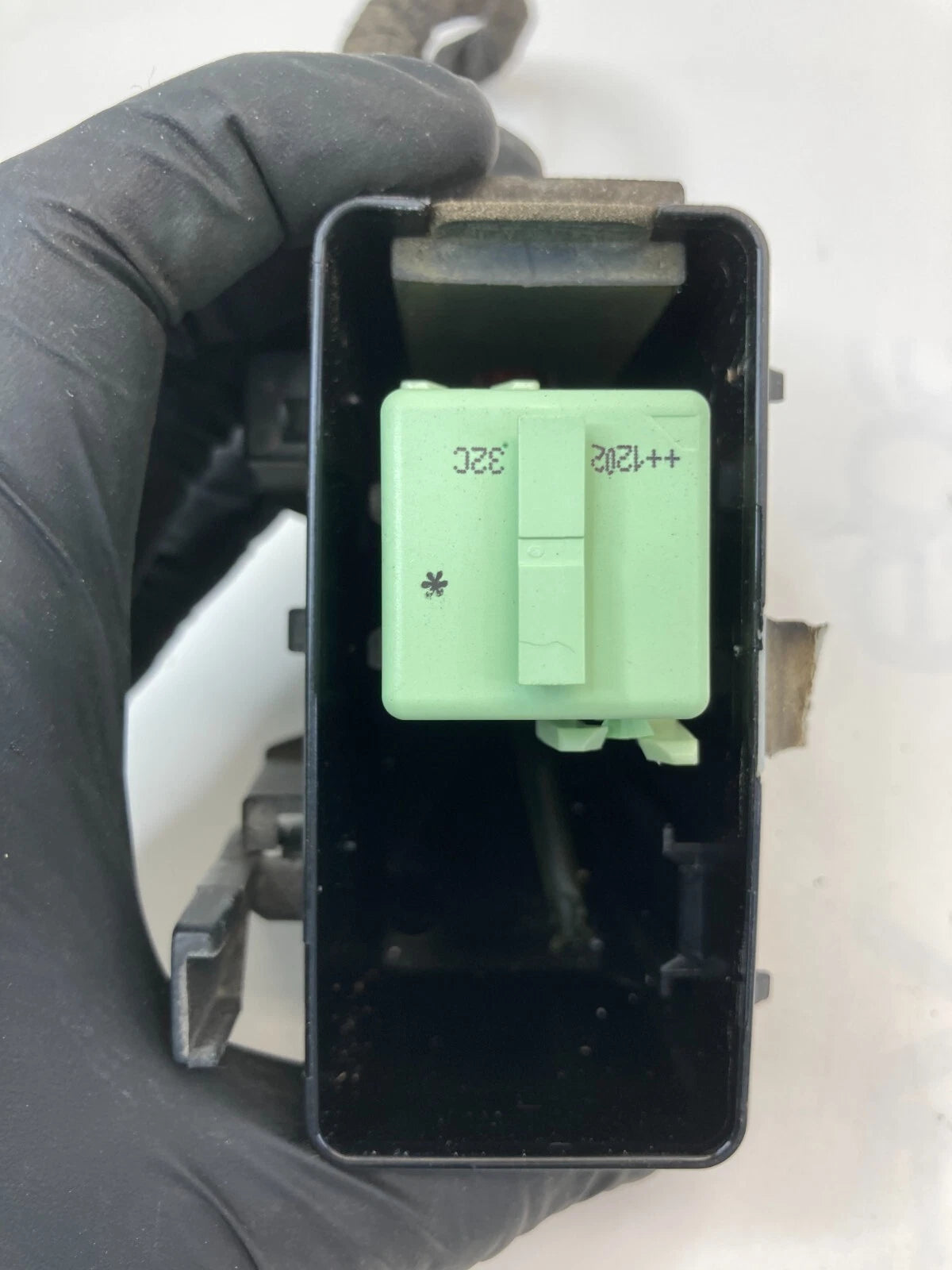 2007-2015 MINI COOPER 1.6L L4 16V TURBO ENGINE COMPARTMENT FUSE RALAY BOX BLOCK