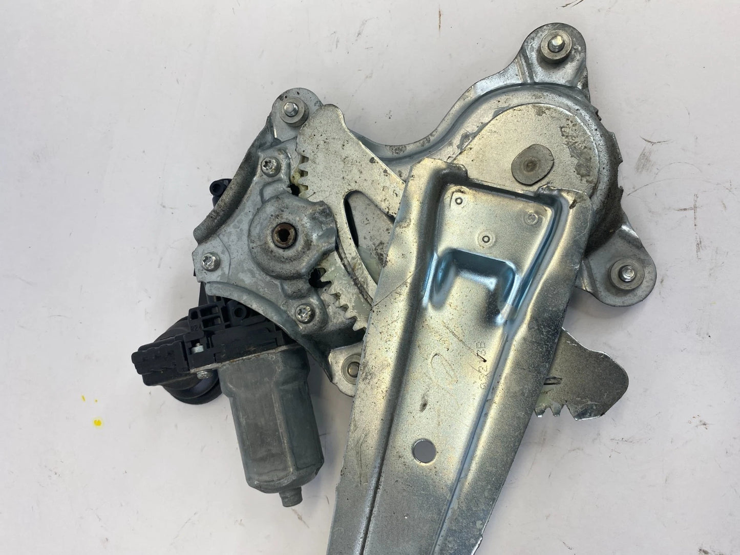 2009-2019 TOYOTA COROLLA REAR LEFT DOOR POWER WINDOW MOTOR REGULATOR 85710-AE010