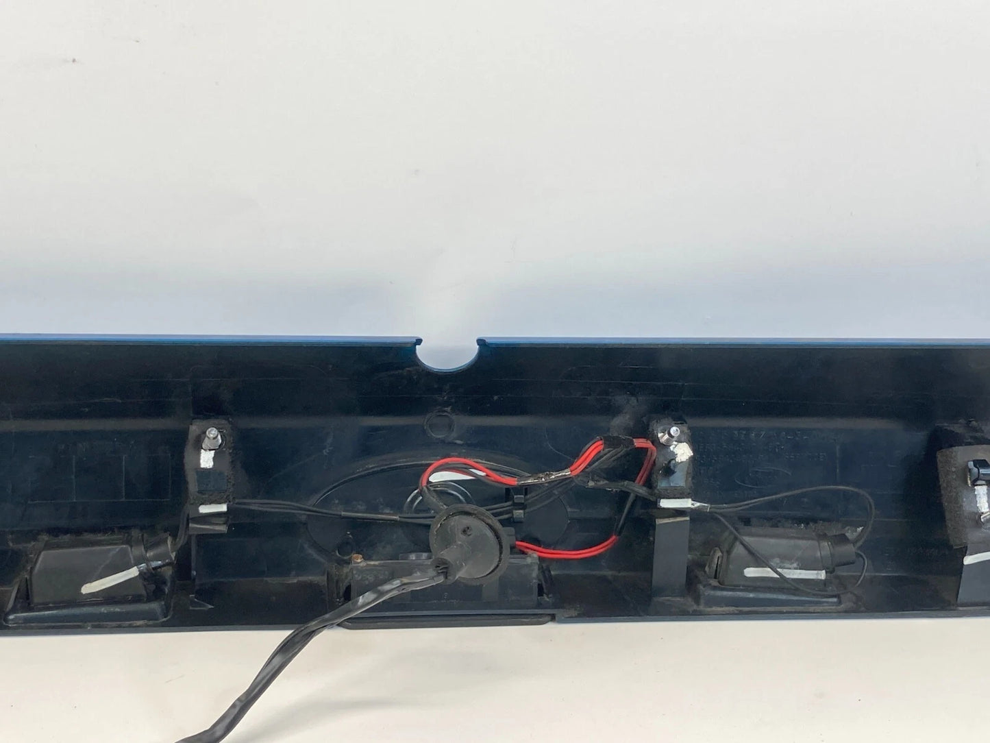 2011-2013 FORD FIESTA HATCHBACK REAR TRUNK MOLDING HANDLE W/ EMBLEM AE83-5843404