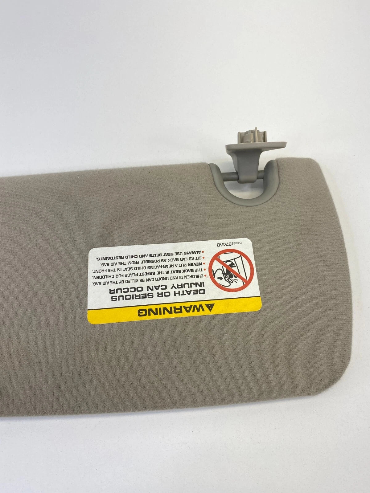 2004 2005 04 05 CHRYSLER PACIFICA ROOF RIGHT PASSENGER SUNVISOR SUN VISOR SHADE