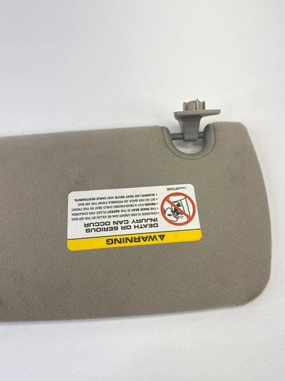 2004 2005 04 05 CHRYSLER PACIFICA ROOF RIGHT PASSENGER SUNVISOR SUN VISOR SHADE