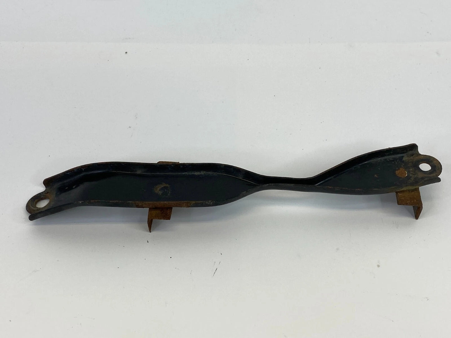 03 04 05 06 07 08 TOYOTA COROLLA 1.8L L4 BATTERY HOLD DOWN FRAME CLAMP OEM