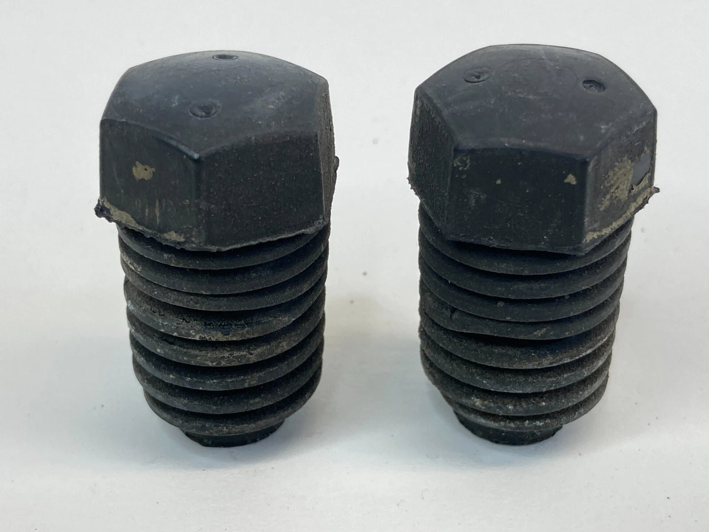 2005-2010 PONTIAC G6 FR HOOD STOP BUMPER CUSHION SUPPORT ADJUSTER PLUG PAIR OEM