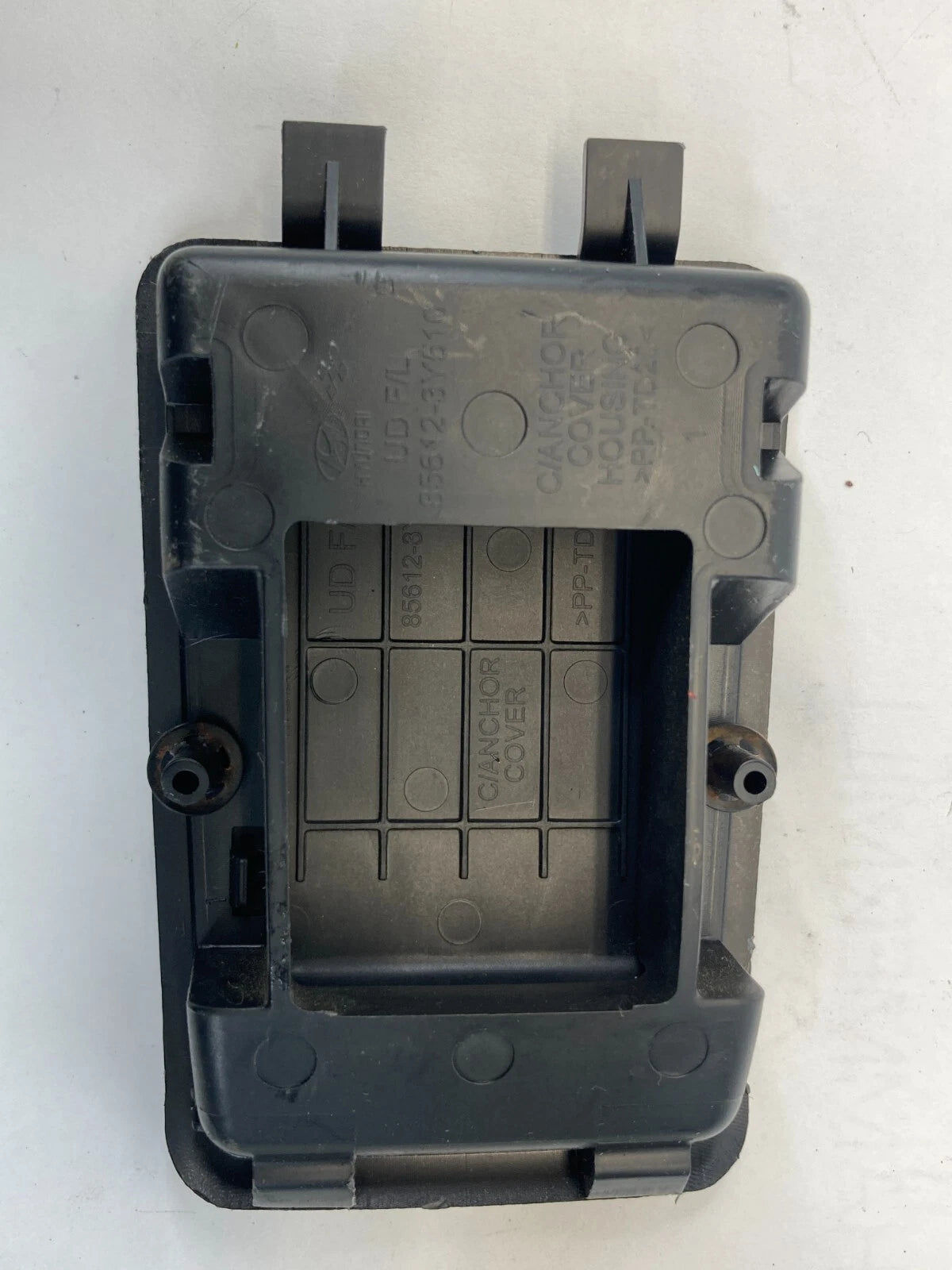 2014-2016 HYUNDAI ELANTRA REAR SEAT CHILD ANCHOR COVER TRIM BEZEL 85612-3Y510