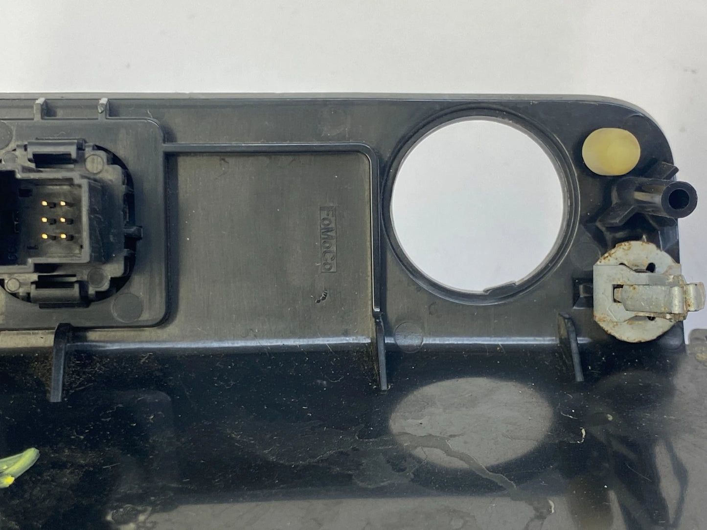08-12 FORD ESCAPE CENTER DASH POCKET TRACTION SWITCH AUX TRIM OEM 9L84-7804608