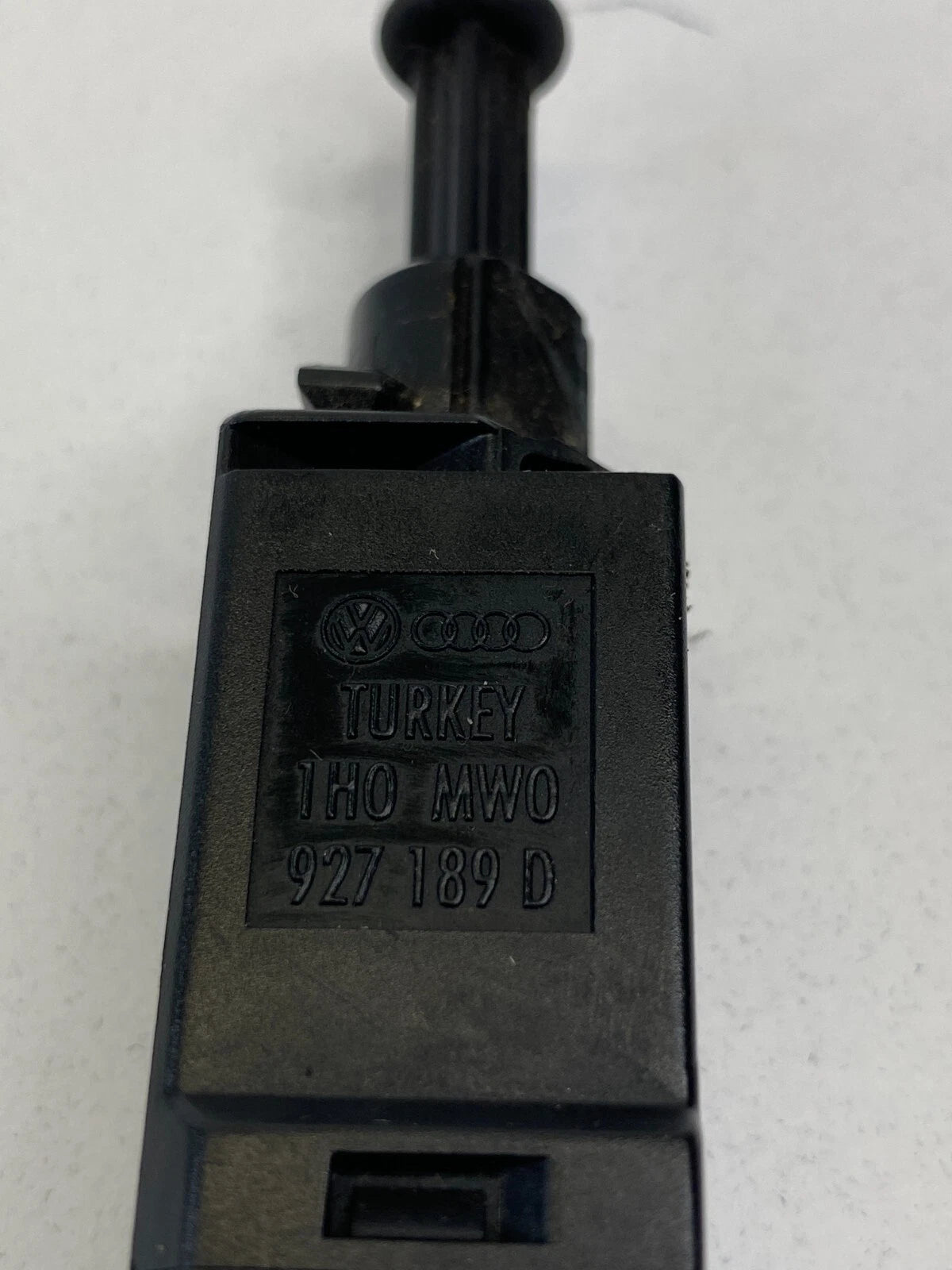 1998-2001 VOLKSWAGEN NEW BEETLE BRAKE LIGHT SWITCH SENSOR 927189D OEM