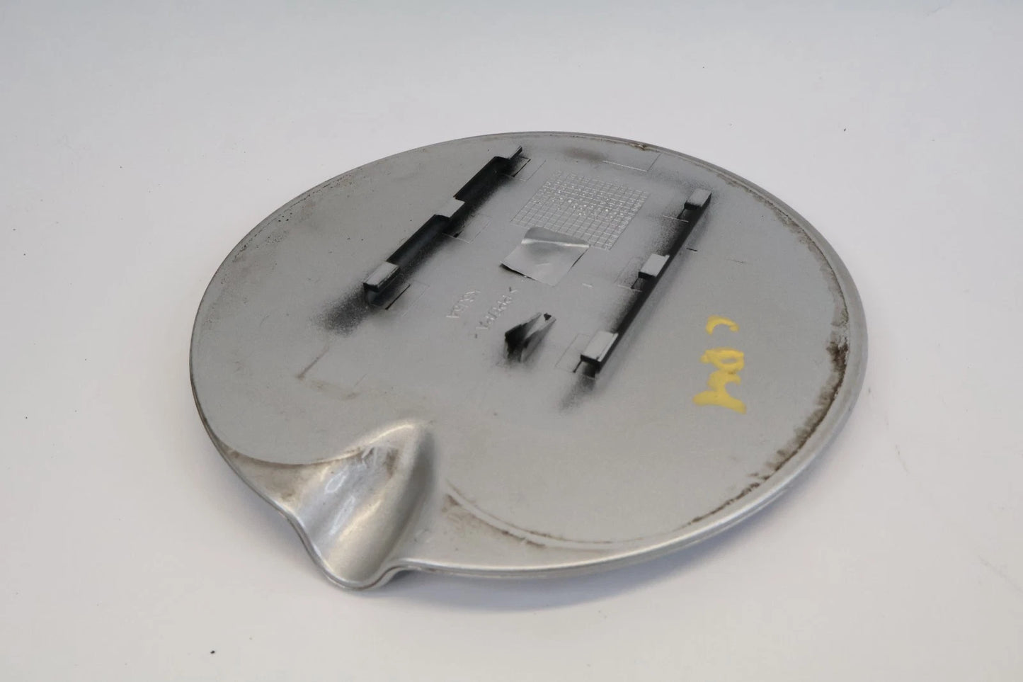 2012-2018 FORD FOCUS SEDAN FUEL GAS TANK FILLER DOOR LID COVER SILVER OEM