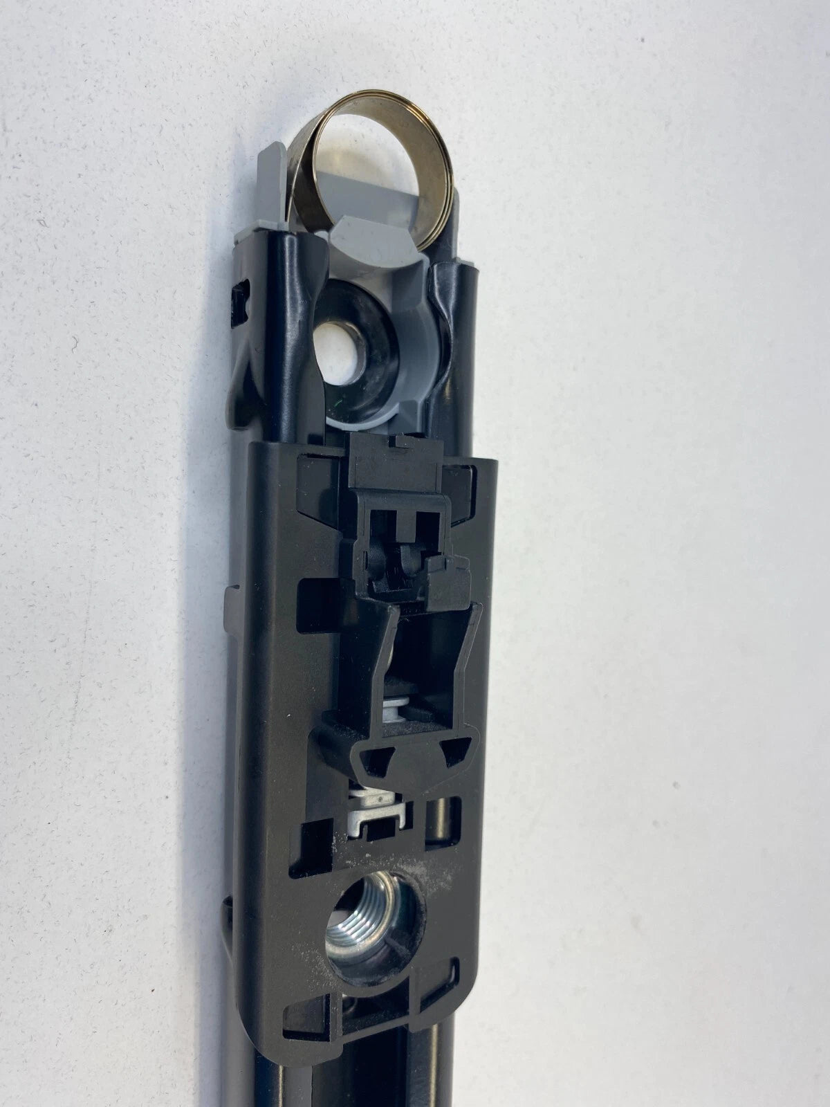 2006-2012 MERCEDES-BENZ R350 FRONT LEFT SEAT BELT HEIGHT ADJUSTER A2518600388