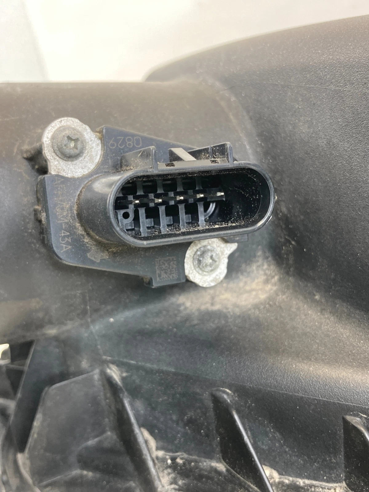 08-12 CHEVROLET MALIBU ENGINE AIR FILTER CLEANER BOX HOUSING INTAKE 15900675 OEM