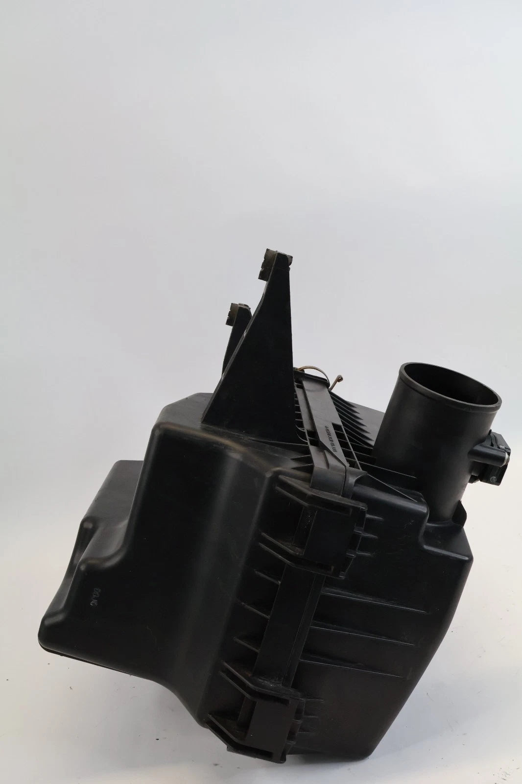 2010-2013 SUZUKI KIZASHI ENGINE AIR FILTER BOX INTAKE HOUSING 13700-57L00 OEM