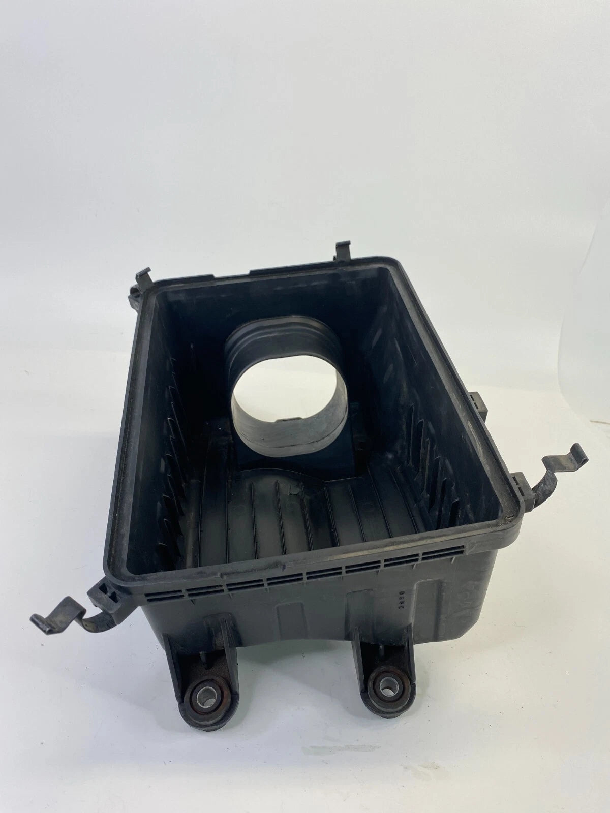 2009 KIA BORREGO 3.8L AIR CLEANER FILTER BOX LOWER COVER 28112-2J000 OEM
