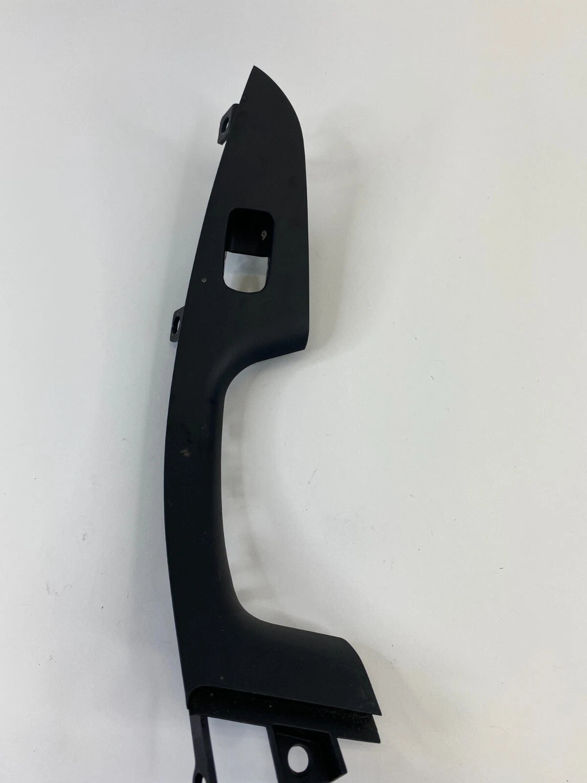 14-16 HYUNDAI ELANTRA REAR RIGHT DOOR WINDOW SWITCH TRIM BEZEL 201007574 OEM