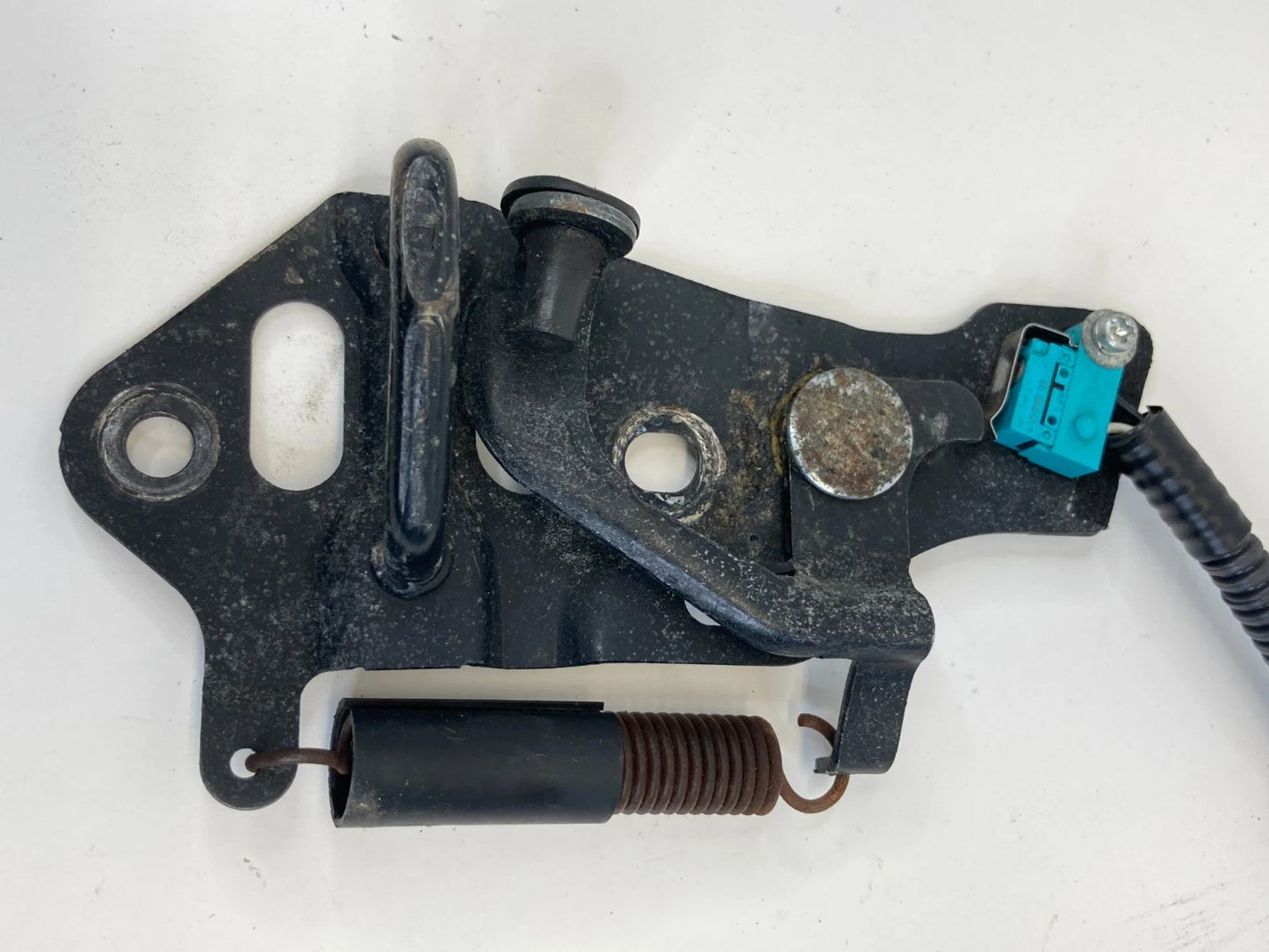 2006-11 LEXUS GS350 GS450H GS460 REAR TRUNK DECK LID LOCK LATCH STRIKE PLATE