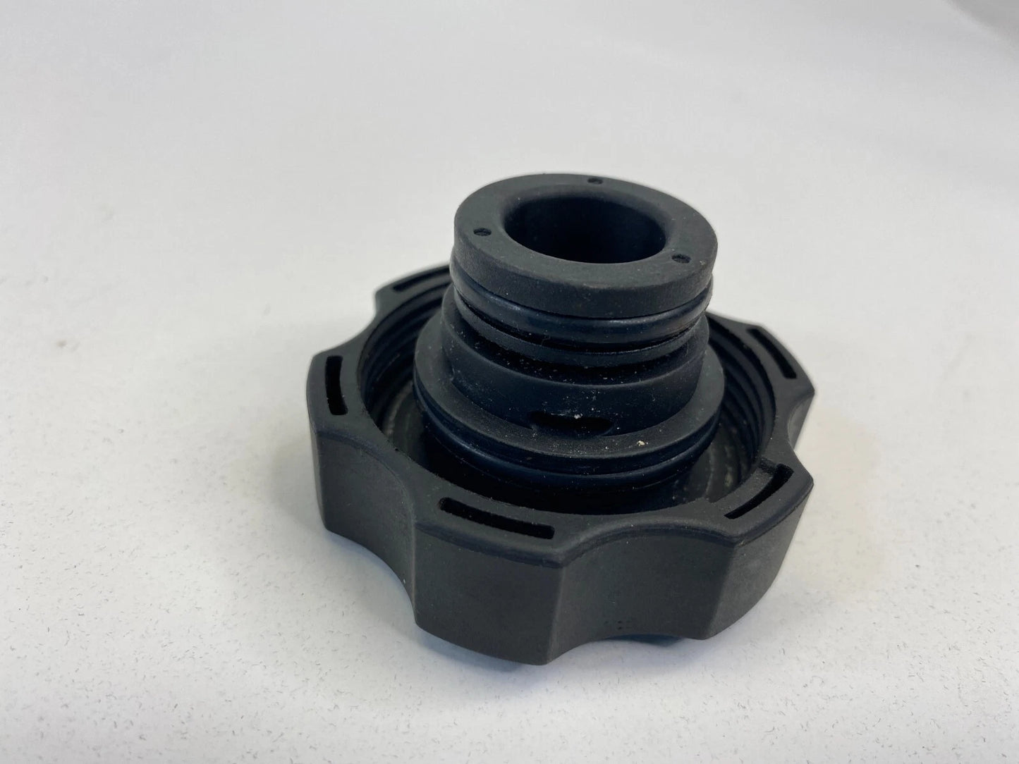 2006-2009 PONTIAC TORRENT ENGINE RADIATOR COOLANT FLUID RECOVERY CAP COVER