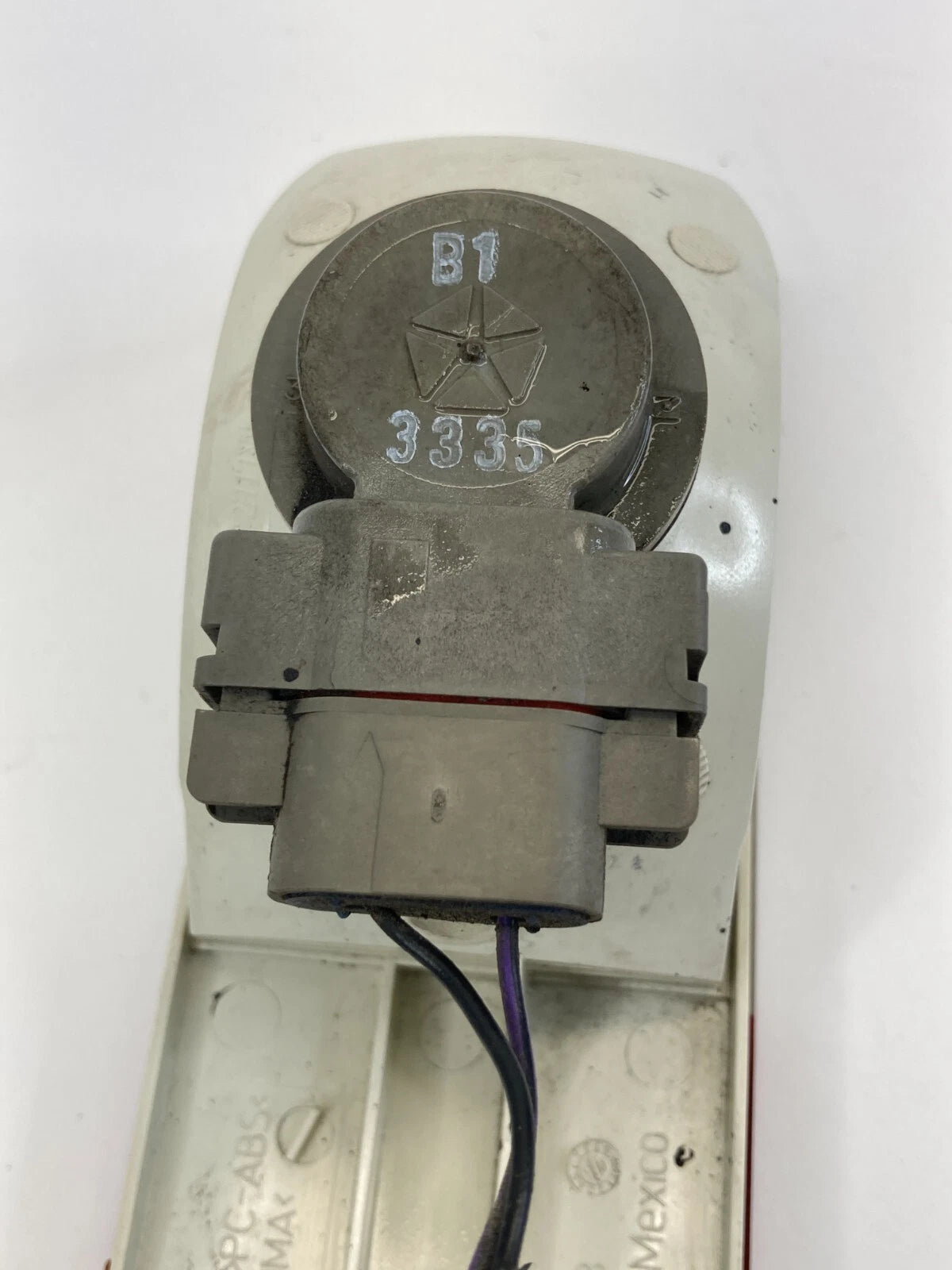 01-05 CHRYSLER PT CRUISER REAR RIGHT PASSENGER SIDE BACKUP LIGHT LAMP 05288752