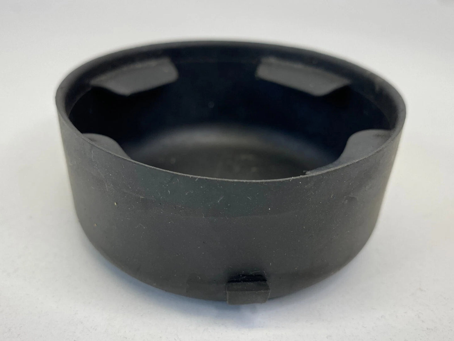 02-09 GMC ENVOY TRAILBLAZER CENTER CONSOLE CUP HOLDER RUBBER MAT INSERT DDD23949