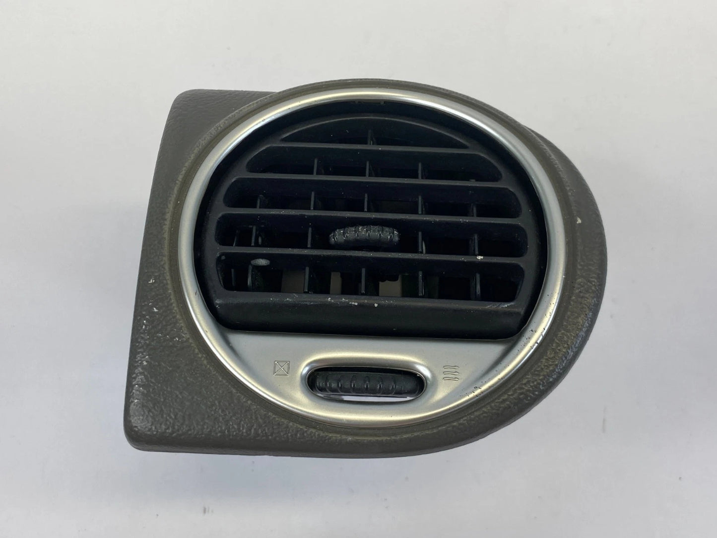 2002-2009 GMC ENVOY DASH RIGHT PASSENGER A/C AIR VENT GRILLE OUTER OEM