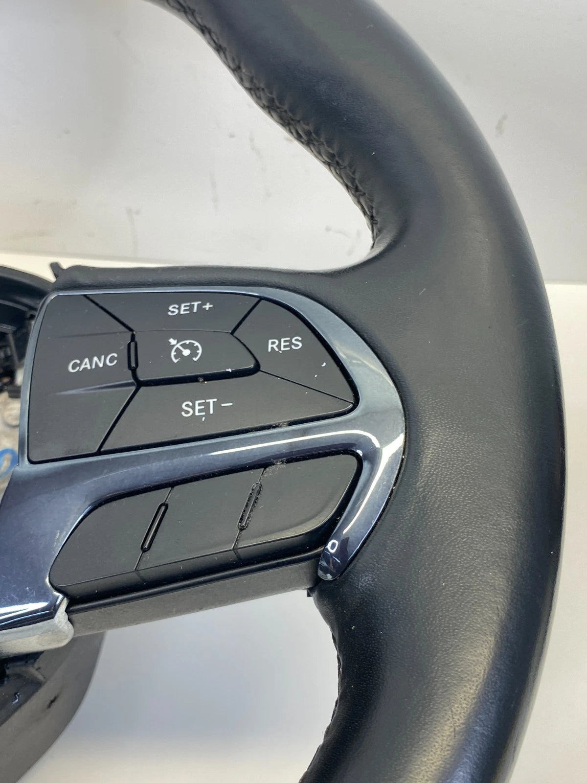 2015-2017 CHRYSLER 200 DRIVER STEERING WHEEL W/CRUISE & AUIDO CONTROL SWITCH