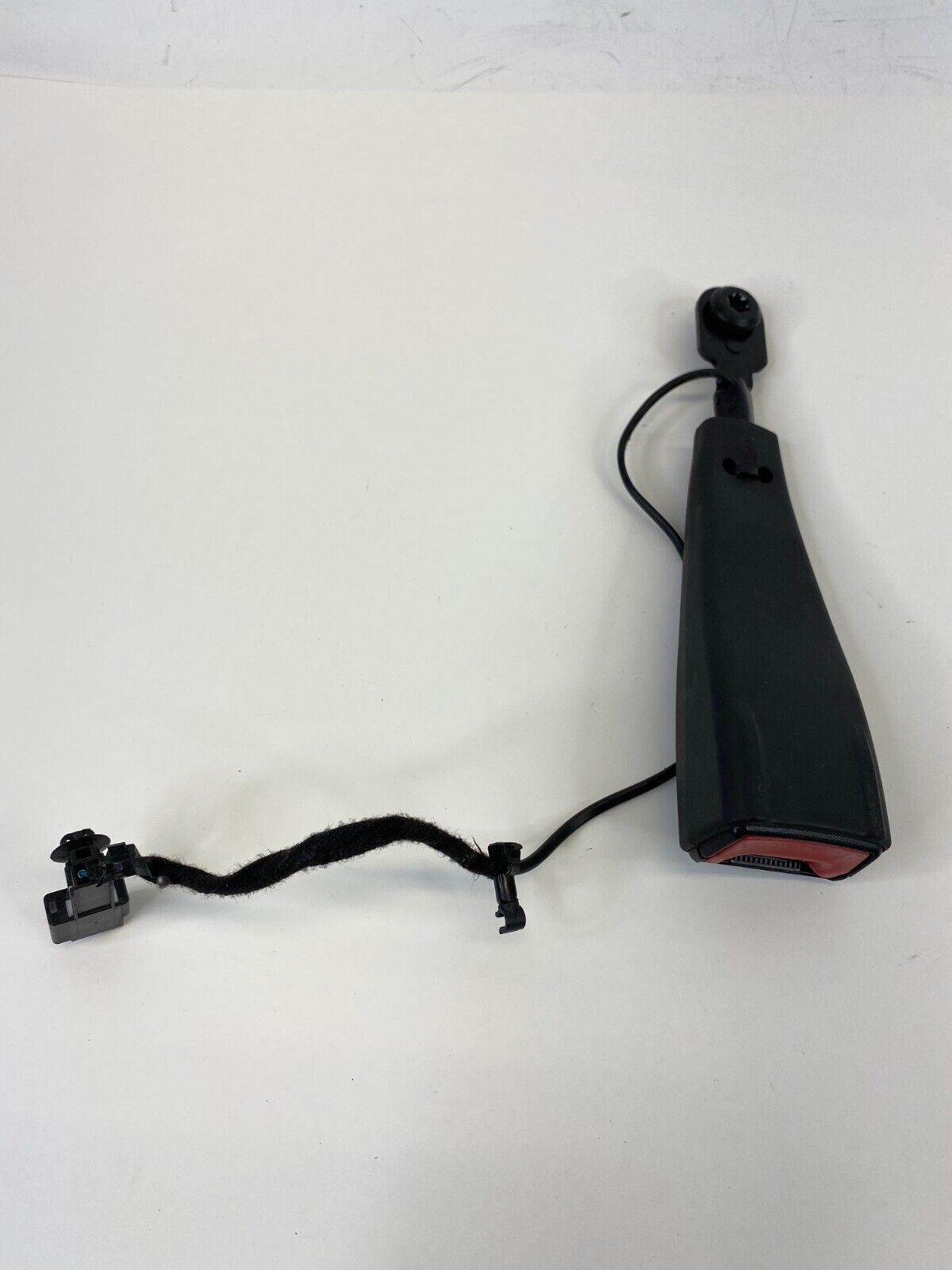 2011-2016 Chevrolet Cruze Front Left Driver Side Seat Belt Buckle