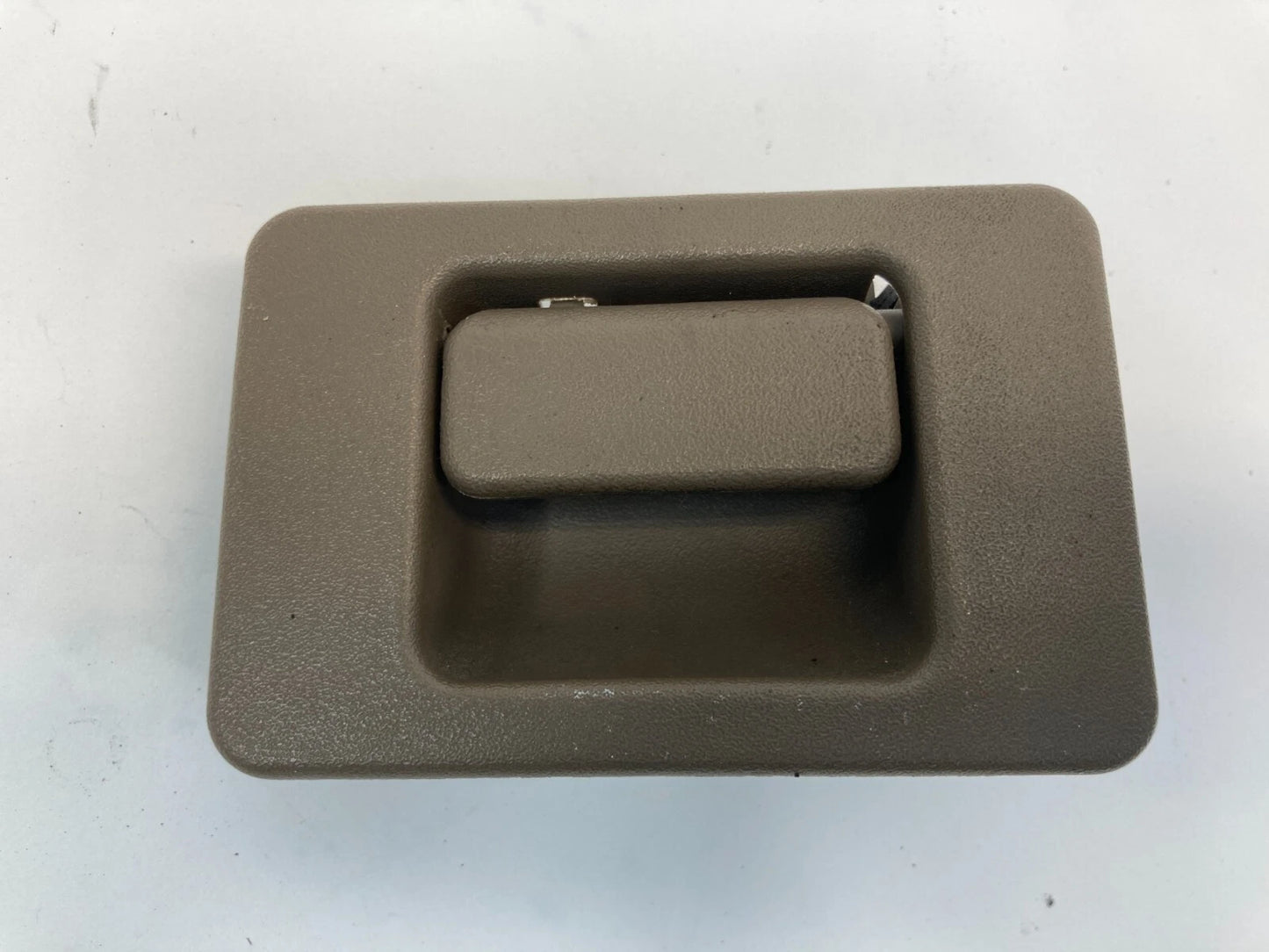 2002-2005 FORD EXPLORER GLOVE BOX LOCK LATCH HANDLE RELEASE YL2A-1006004-AAW OEM