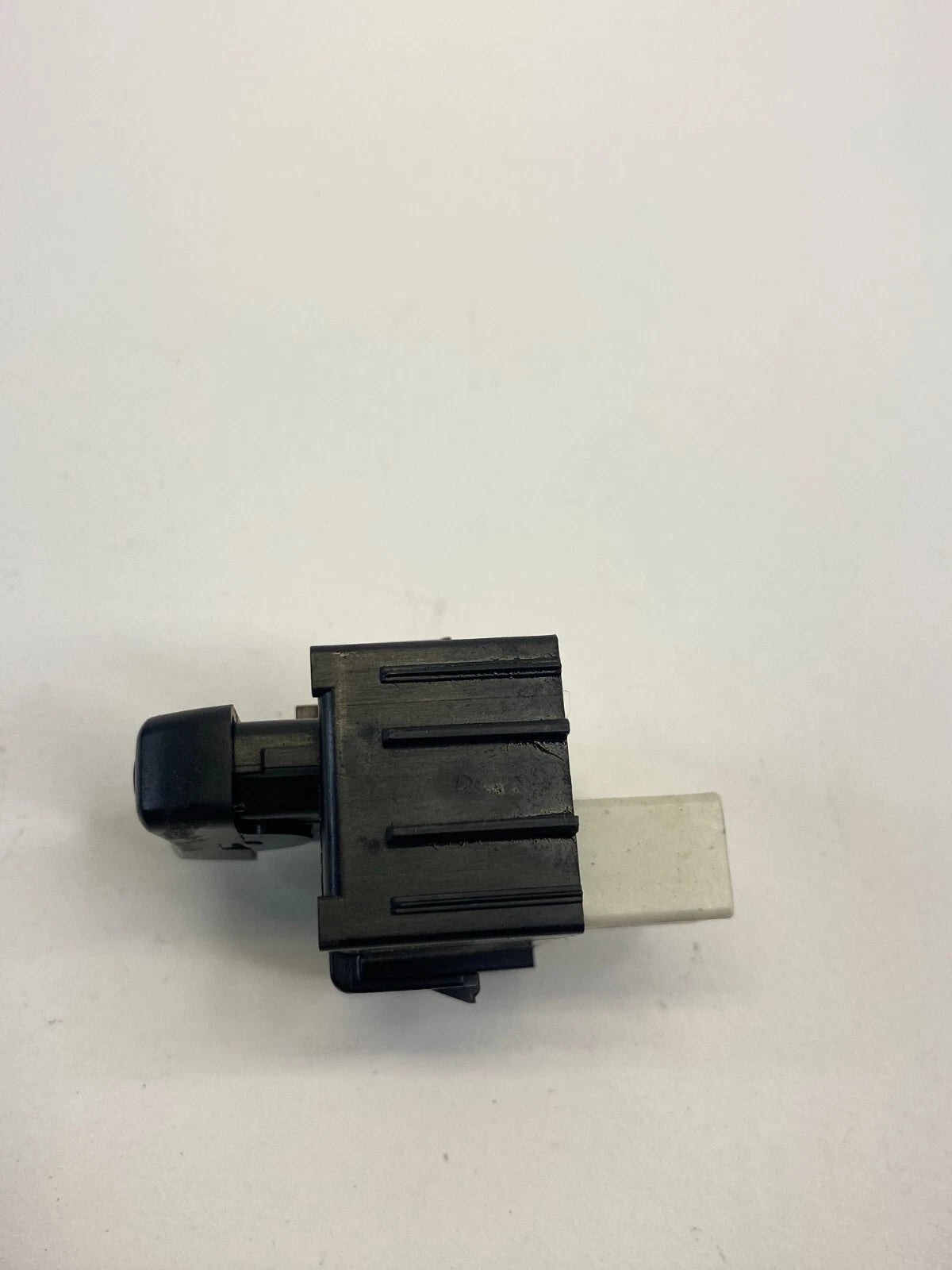 08-15 SCION XB 09-13 TOYOTA COROLLA FRONT RIGHT SIDE DOOR LOCK SWITCH BUTTON OEM