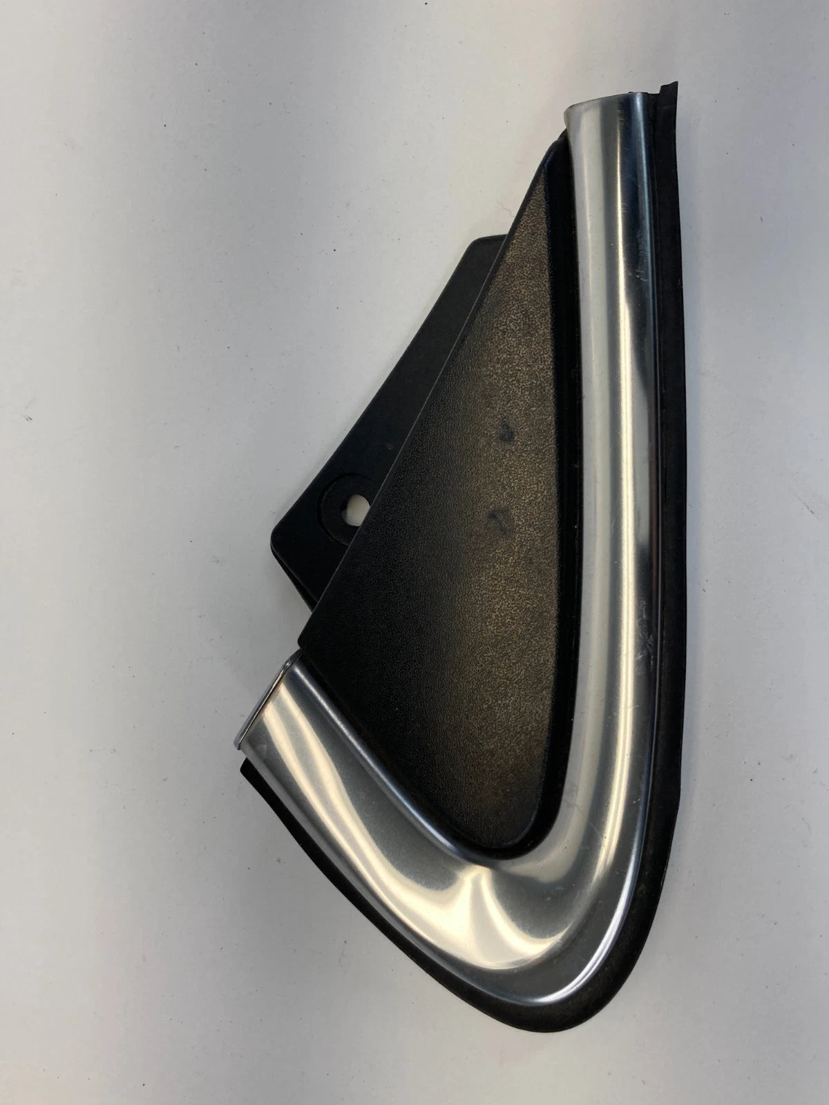 08-12 BUICK ENCLAVE FRONT RIGHT SIDE EXTERIOR PILLAR CORNER COVER MOLDING OEM