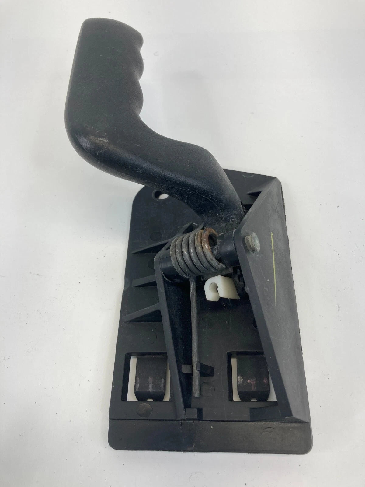 2000-2006 GMC YUKON FRONT LEFT DRIVER INSIDE DOOR HANDLE OEM FACTORY 15760297