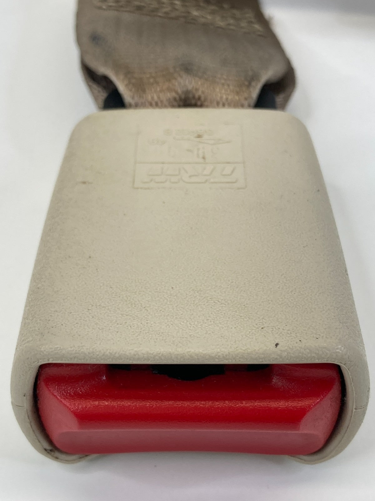 1999-2000 Lincoln Town Car Front Center Seat Belt Seatbelt Buckle J327229A0044