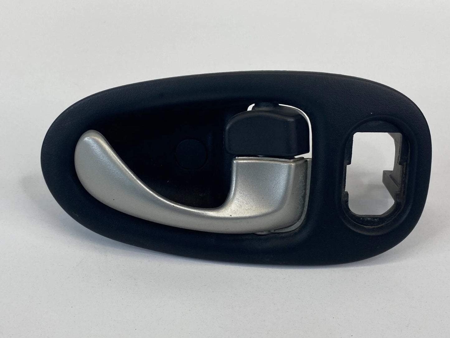 2002-2005 SATURN VUE REAR RIGHT SIDE INNER INTERIOR DOOR HANDLE 22710829 OEM